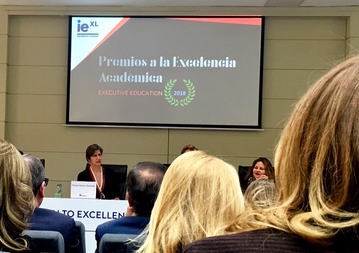 PilarRojo6's tweet image. #Orgullosa de compartir #premioalaexcelenciaacademica ⁦@IEbusiness⁩ ⁦@IEExecEducation⁩ preside ⁦⁦⁦@teresamartinre1⁩ ⁦@martinboehm⁩ #ieXL #exponentiallearning