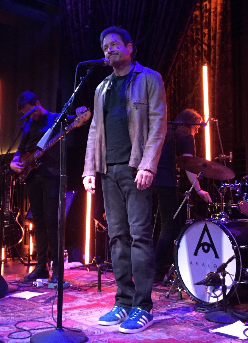 2018/12/09 - One Night with Davd Duchovny in Nashville - Page 4 DuE3vDIW0AAtwah