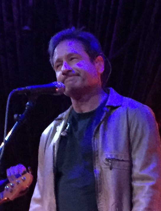 2018/12/09 - One Night with Davd Duchovny in Nashville - Page 4 DuE3vDNW0AAa0pl