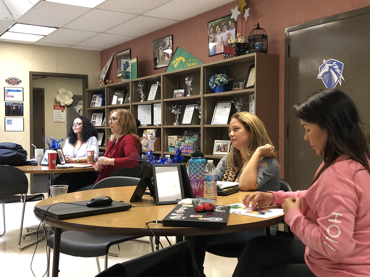 SMMSMV's tweet photo. Blessed to have Esperanza Arce @EsperanzaArce27 here at our site training our leadership team in refining our PLC process with fidelity!  #laughteristherapy #MVUSDGreatestYear #dedicatedtotheprocess #StallionSPIRIT https://t.co/vonsn3YHkL