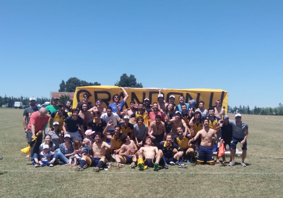 Crandon es de la C!
Con la victoria de ayer 4-1 frente a escuela militar terminamos el año y festejando. Goles: <a href="/Lucaas097/">Lucas</a> x2, <a href="/matioxacelhay/">matias</a> y hugo
VAMO EL CU!
