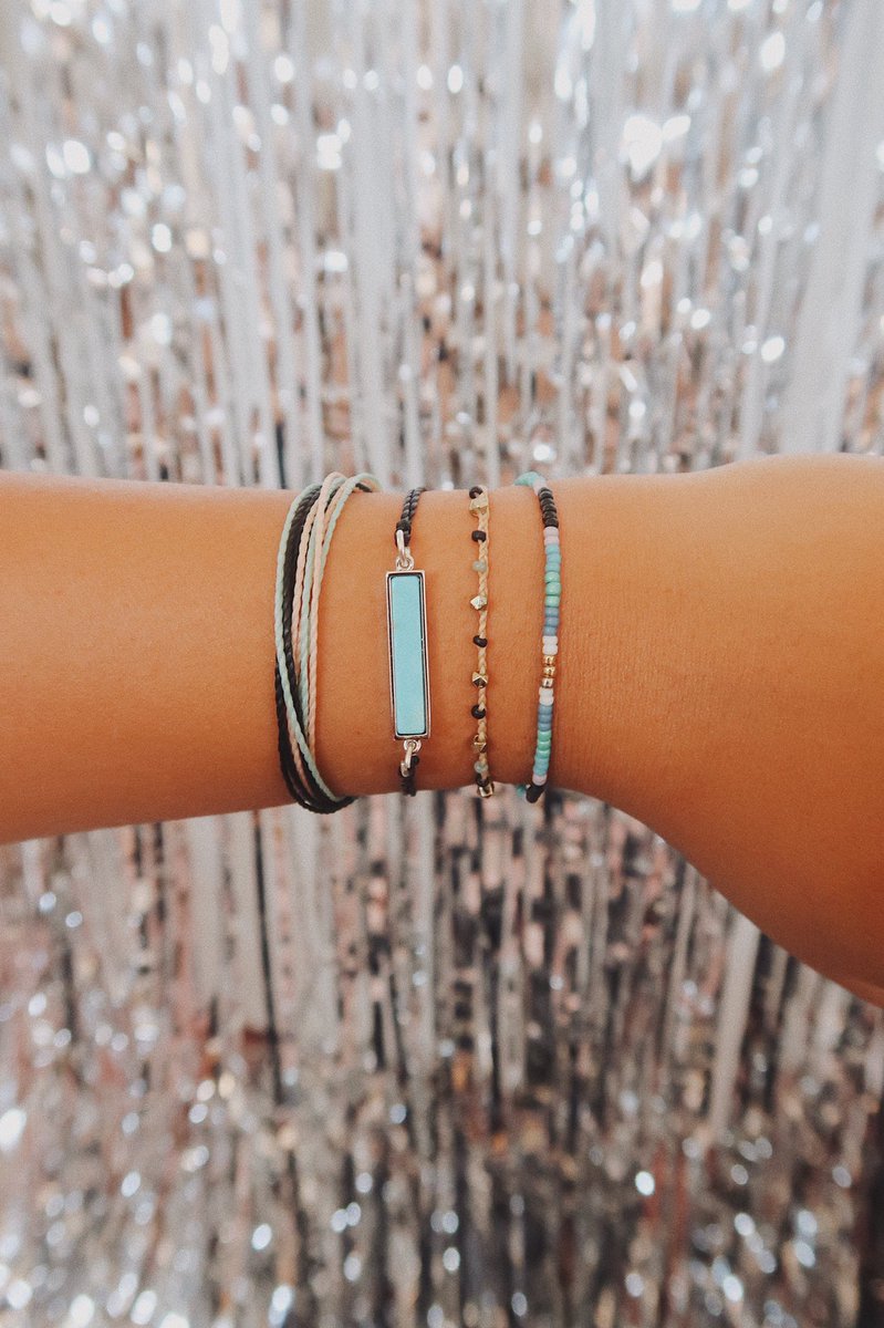 Emilydedman's tweet photo. Pura Vida has🎄NEW🎄arrivals! These are the perfect Christmas gifts🎁 Remember, last day to order to receive by Christmas is Dec.13th. Hurry and get your orders in before it’s too late! Use the code below to get 20% off any order👇🏼👇🏼Code: EMILYDEDMAN20
https://t.co/dqXlC4A6Yf https://t.co/KlZo270oV8