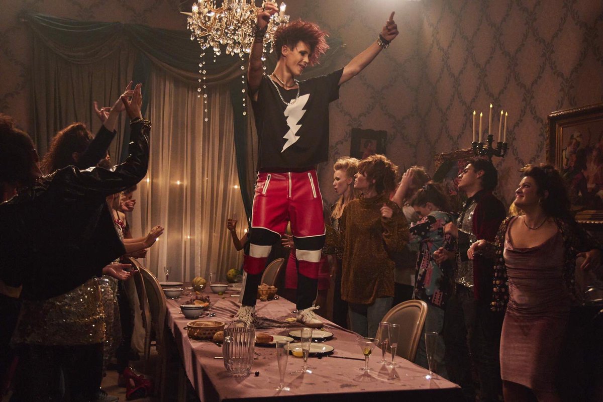 ThomasOfficial's tweet photo. Bohemian Rhapsody, il film sui Queen e Freddie Mercury, è al cinema e vedo che sta piacendo tanto quanto è piaciuto a me!
Ecco un’altra foto dell’evento di Londra legato al film a cui ho partecipato in rappresentanza dell’Italia!

@20thFoxItalia #BohemianRhapsody https://t.co/8LjzjEDoui