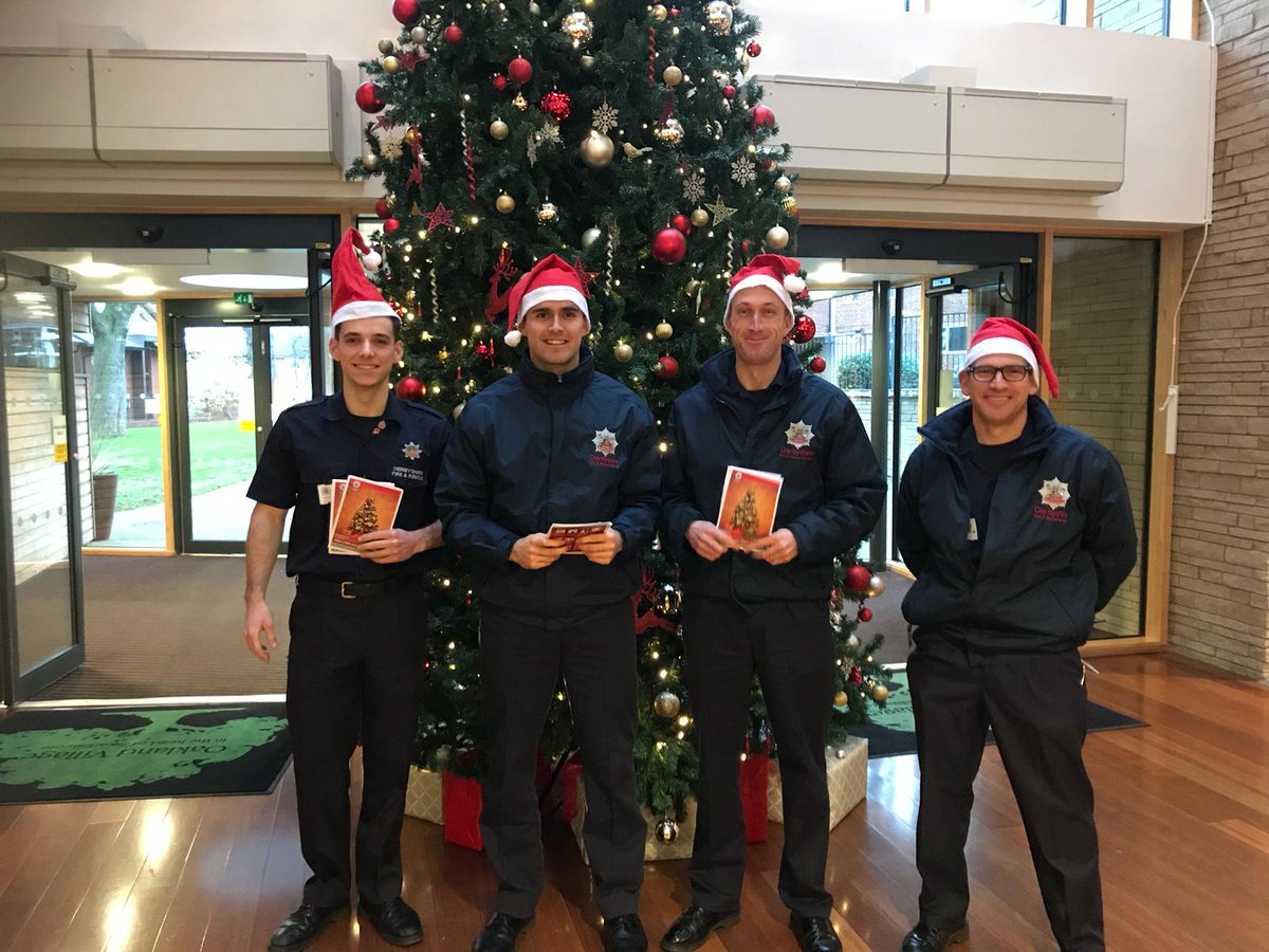 DerbyshireFRS's tweet photo. #Swadlincote_Red & #CSO_Kate have been at Oakland's Village, in Swadlincote advising on fire safety joining in with a few carols ๐๐
https://t.co/9kwPyj2LF3