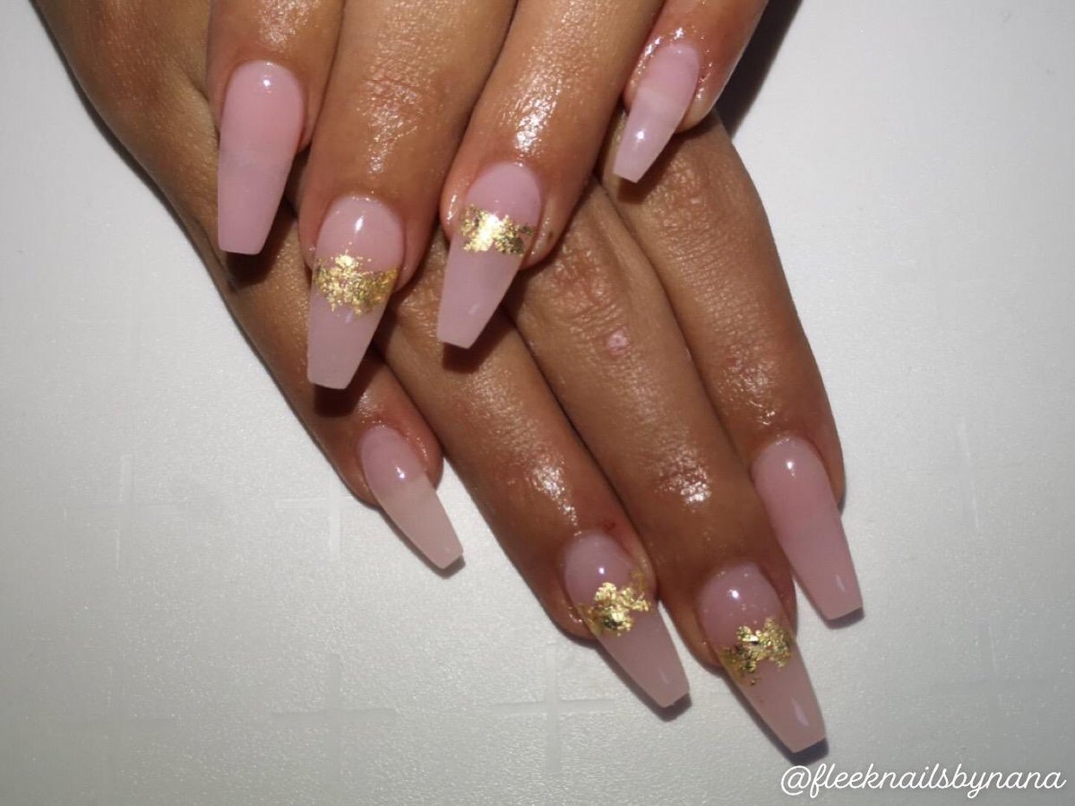 nailsbynana's tweet photo. What is your nailinspo? ✨#fleeknails #fleeknailsbynana #nailsbynana #nailporn #glitter #belgium #nailsoninstagram #antwerp https://t.co/3iOu9MaTVK