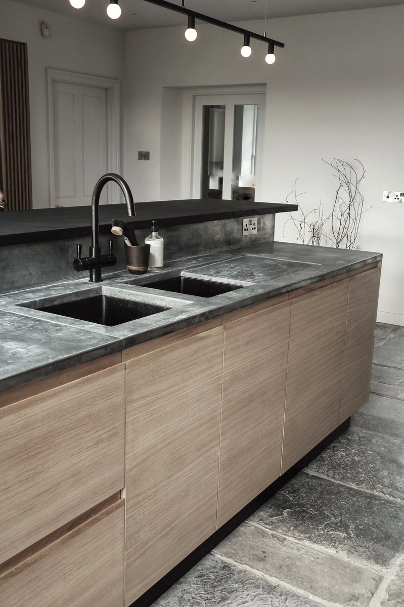 ateliercabinetm's tweet photo. Sneak peek of our latest contemporary kitchen project 🖤 https://t.co/bZvedZFVPH