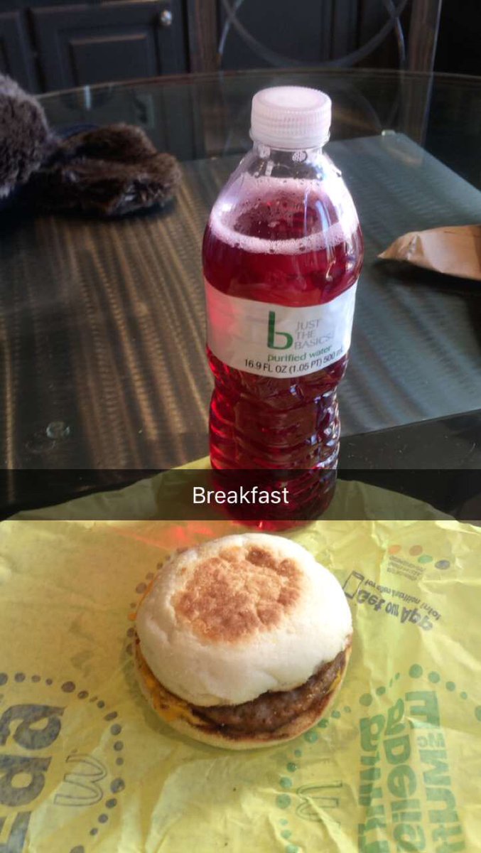 HennyBo11's tweet photo. #MacDonald's #goodeats https://t.co/pq5bsMFghm