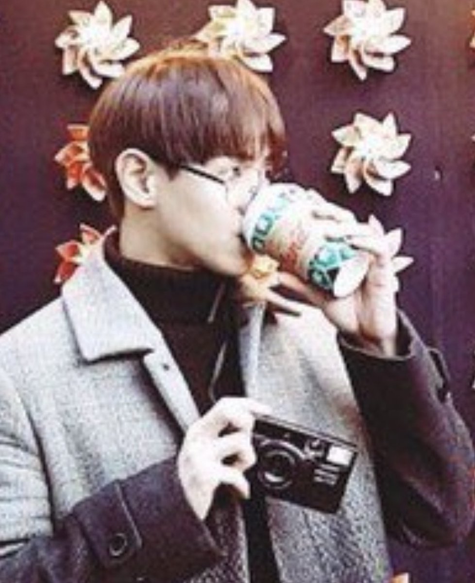 SoHot_GK's tweet photo. 스타벅스 가셨음ㅇㅇ(그만해... https://t.co/pNmOZW52fF