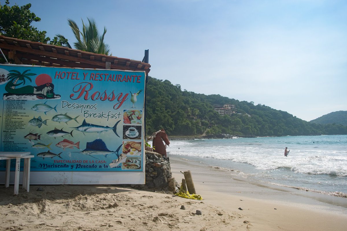 ZihMap's tweet photo. Rossy Beach Hotel &amp; Restaurante en #Zihuatanejo está en #ZihMap https://t.co/ZgYcLyXC0v
