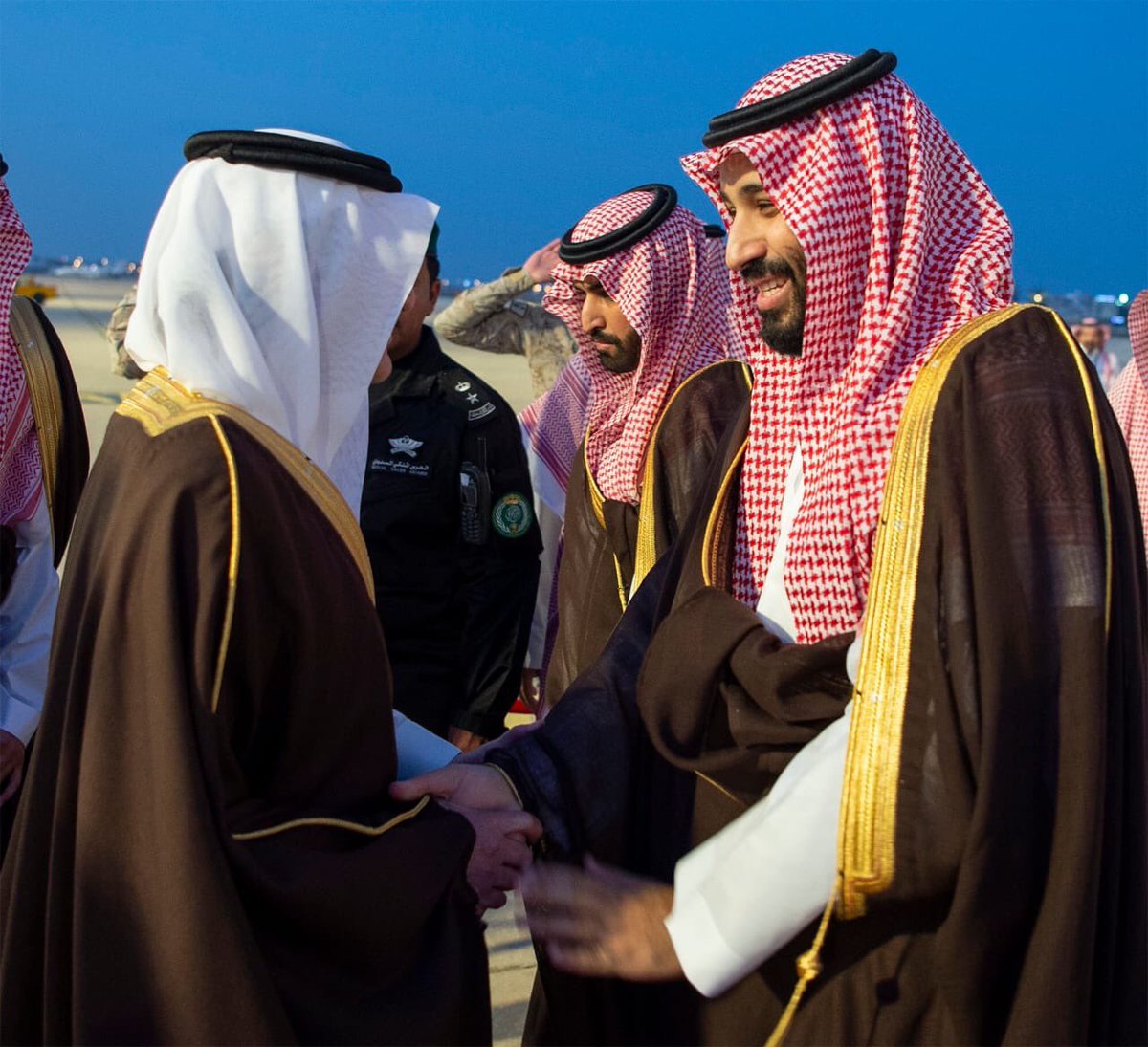 ولي العهد خلال وصوله المنطقة الشرقية لتدشين مشروع مدينة الملك سلمان للطاقة.
.
#مدينة_الملك_سلمان_للطاقة #السعودية #الشرقية
.