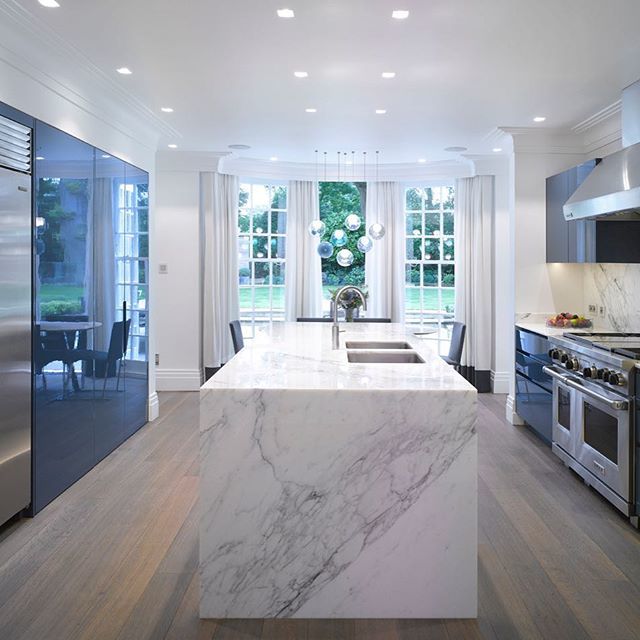 roundhouse_dsgn's tweet photo. Another blue stunner. This time a high gloss sleek Urbo design with a gorgeous statement marble island. #roundhousedesign #roundhouse #bluemonday #bluekitchen #bluekitchencabinets #bluekitchens #contemporarykitchen #luxurykitchen #bespokekitchen #kitchen… https://t.co/nW3oIAjMC7 https://t.co/6KpQDNrP6d