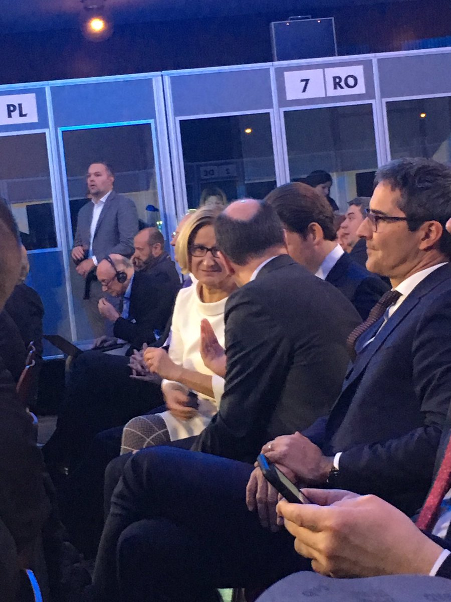 deirdreforde's tweet photo. All fired up for #EPPfamily.Stronger together – Making Europe's regions win: @SebastianKurz and @EPP Spitzenkandidat @manfredweber #EPPCoR #EU2019 in Austria. https://t.co/wgYgq2bGHe