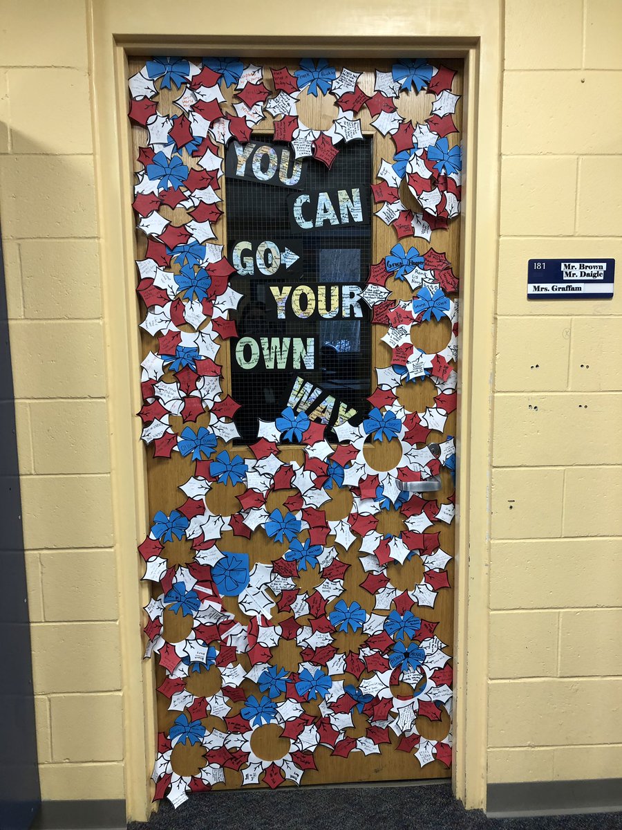 ScarbMESchools's tweet photo. 7th grade SS inspired by Wreaths Across America #redstormpride #WAA @HGraffam https://t.co/vsBKmulOKG