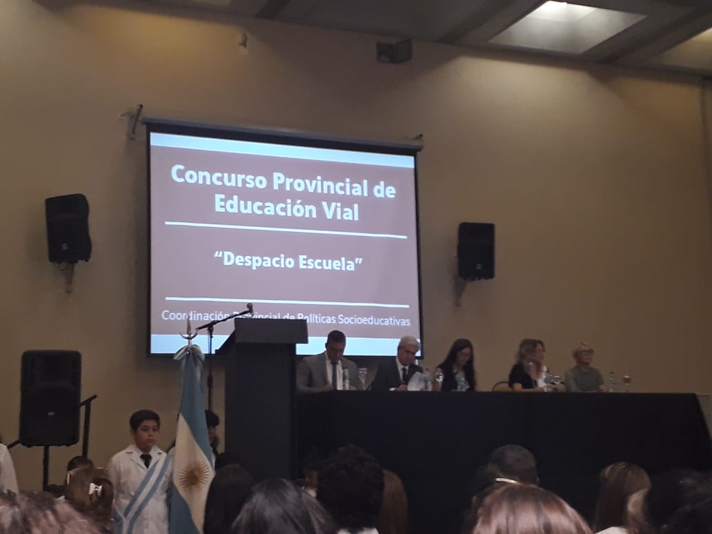 patriciapinasco's tweet photo. AHORA. Acto  de reconocimiento alumnos destacados #Salta felicitaciones a todos nuestros niños y jóvenes que son un orgullo para nuestra provincia @UrtubeyJM @MEducacionSalta @aniberruezo https://t.co/LQS50UzVt0