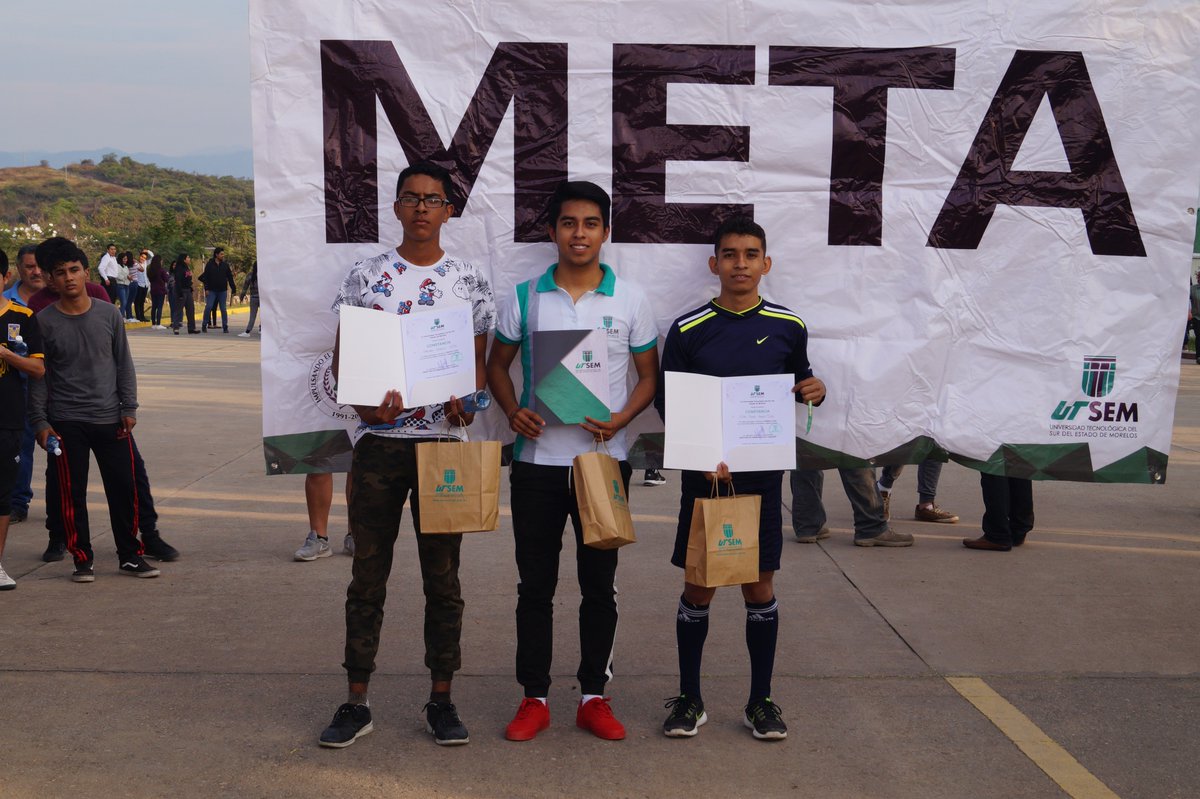 UTSEMor's tweet photo. Premiamos a los tres primeros lugares de las categorías varonil y femenil de la Tercera Carrera Atlética de la @UTSEMor por su esfuerzo y entusiasmo ¡Muchas felicidades! #OrgulloUTSEM #OrgulloBúhosVerdes https://t.co/R40YYgNHk1
