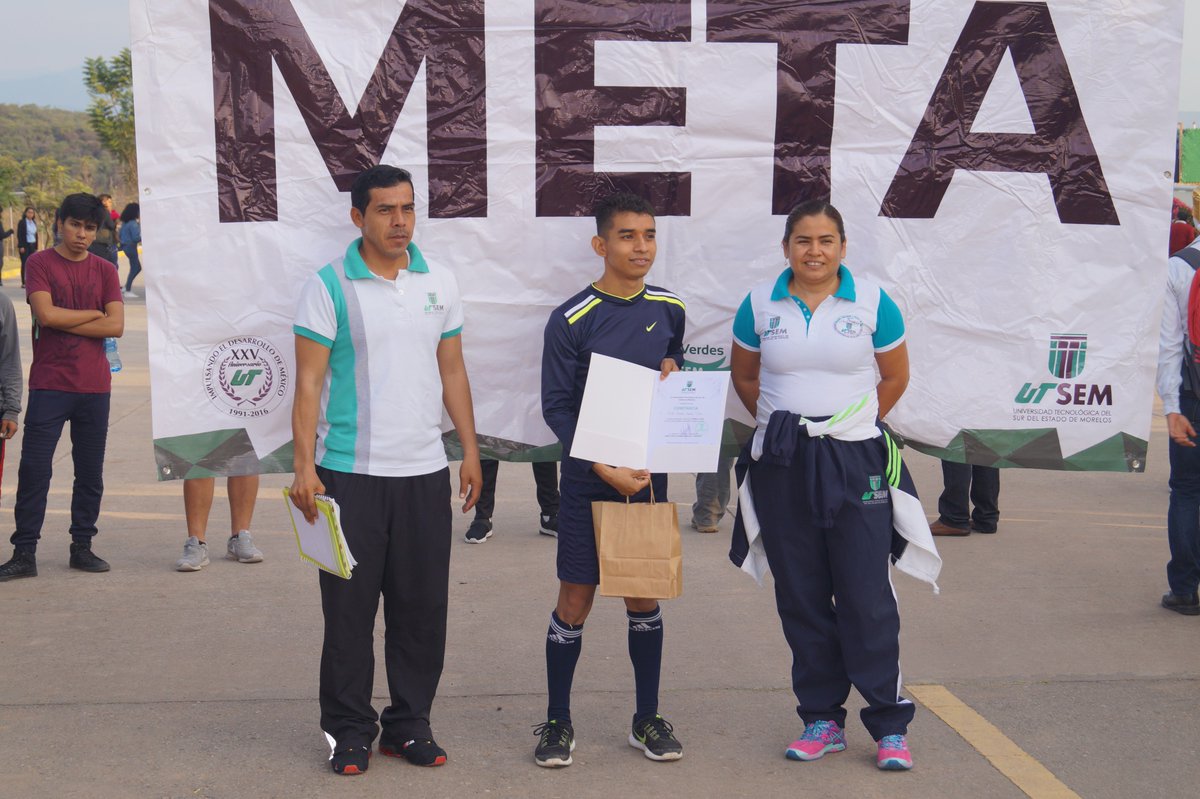UTSEMor's tweet photo. Premiamos a los tres primeros lugares de las categorías varonil y femenil de la Tercera Carrera Atlética de la @UTSEMor por su esfuerzo y entusiasmo ¡Muchas felicidades! #OrgulloUTSEM #OrgulloBúhosVerdes https://t.co/R40YYgNHk1