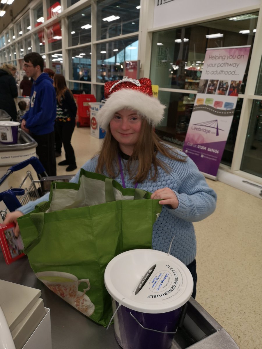 LifebridgeE's tweet image. Well done to our amazing bag packers.