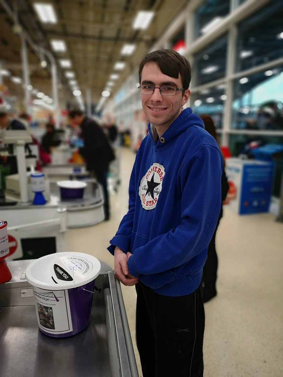 LifebridgeE's tweet image. Well done to our amazing bag packers.