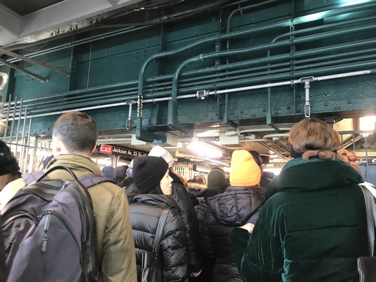JeremyR1992's tweet image. THIS is the line to board the 7 at Court Square at 10:10am. The E is not working. Can we stop pretending that Amazon will fit here, k thx. 

Oh and I gave myself 90 mins for a doctor appointment and I’m gonna be late. 

@NYCTSubway @7trainblues @JimmyVanBramer @SenGianaris
