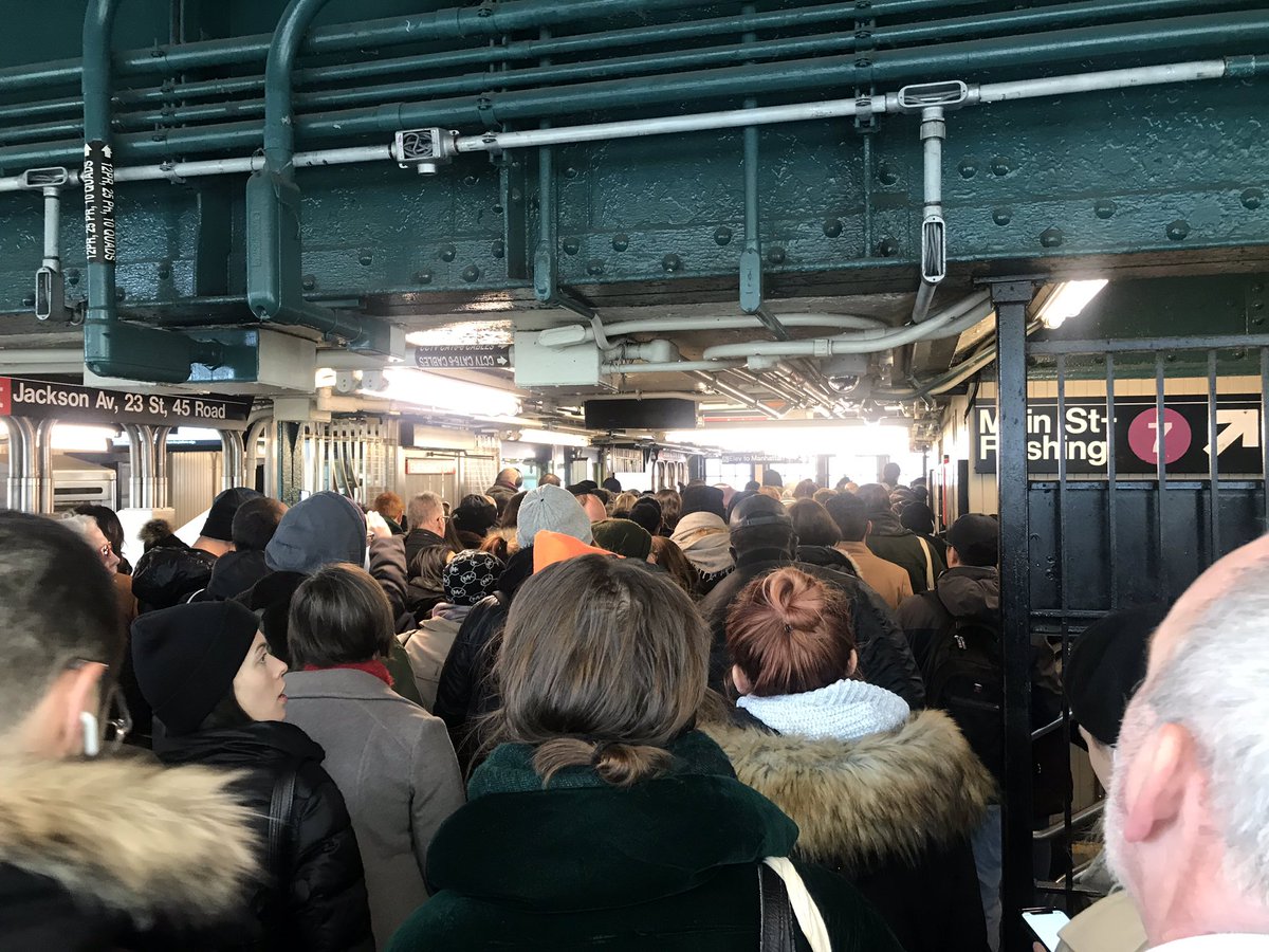JeremyR1992's tweet image. THIS is the line to board the 7 at Court Square at 10:10am. The E is not working. Can we stop pretending that Amazon will fit here, k thx. 

Oh and I gave myself 90 mins for a doctor appointment and I’m gonna be late. 

@NYCTSubway @7trainblues @JimmyVanBramer @SenGianaris