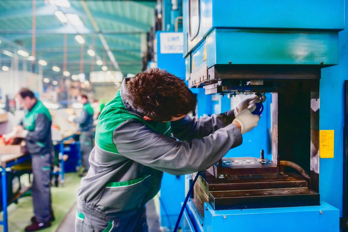 Impinj's tweet photo. Industrial manufacturing requires monitoring of materials, tools, suppliers, and labor. Learn how to manage hard-to-track metal objects in industrial environments using the Smartrac Midas FlagTag with Impinj Monza R6 chip. https://t.co/4hTVTlBS87 https://t.co/WqhvDFFGtz