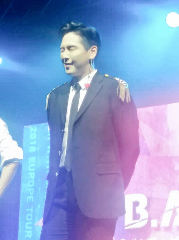 Lous_Cookies's tweet photo. 181207 Forever with BABYz tour in Berlin; @BAP_Himchan pt. 3 😊 I loved it sooo much when he had this LOLing moment 💕
#BAPinGermany #BAPinBerlin #BAPForeverTour #ForeverWithBAP #Himchan #비에이피 #힘찬 #김힘찬 https://t.co/1txZACYJ8X