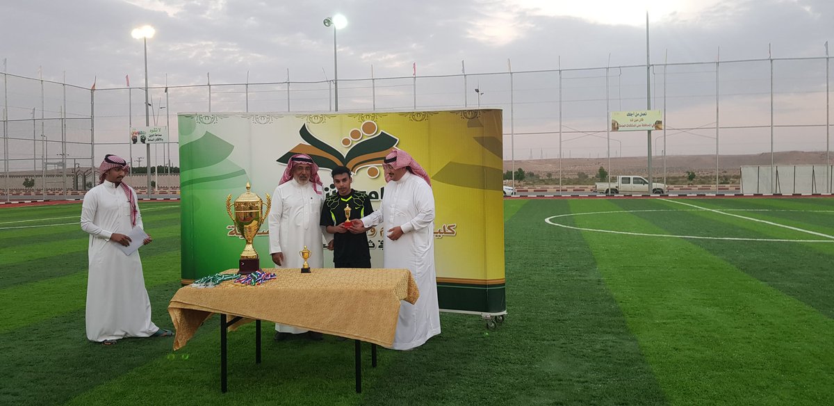 Thadig_College's tweet photo. صور للنهائي بحضور عميد الكلية د سعود القوس ورئيس المجلس البلدي والداعم الدكتور حمد السويلم https://t.co/rh8lm7hJKC