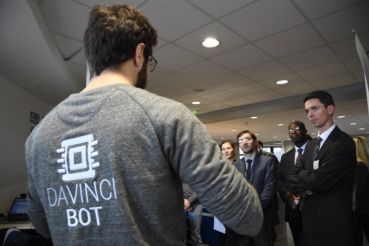 Interieur_Gouv's tweet photo. La DSIC du ministère et le Pôle Léonard de Vinci ont signé aujourd'hui un partenariat de 2 ans pour développer l'#apprentissage, faire connaître les métiers du #numérique et favoriser le #recrutement des acteurs de la modernisation de l'Etat ! https://t.co/8UsA3k3NWp https://t.co/G2nlLGEgUs