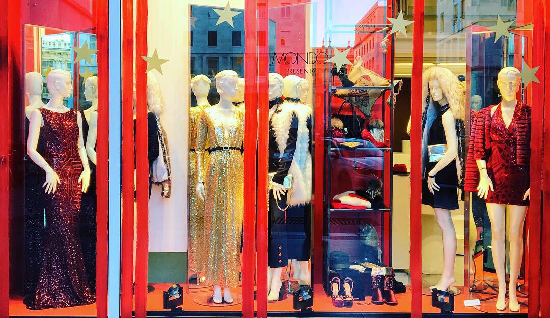 MondoVertice's tweet photo. ๐๐๐ MONDO VIA ROMA ๐๐๐
#merrychristmas #showcase #newarrive #newtendence #lamodaรฉarte #newoutfit #cup #shoes #newshowcase #lookoftheweekend #lookoftheday #dressoftheday #nuovacollezione #newcollection #winter18 #weekend #coat #giacca #piumino #newshowcase #newoutfit https://t.co/g9CGy4frwK