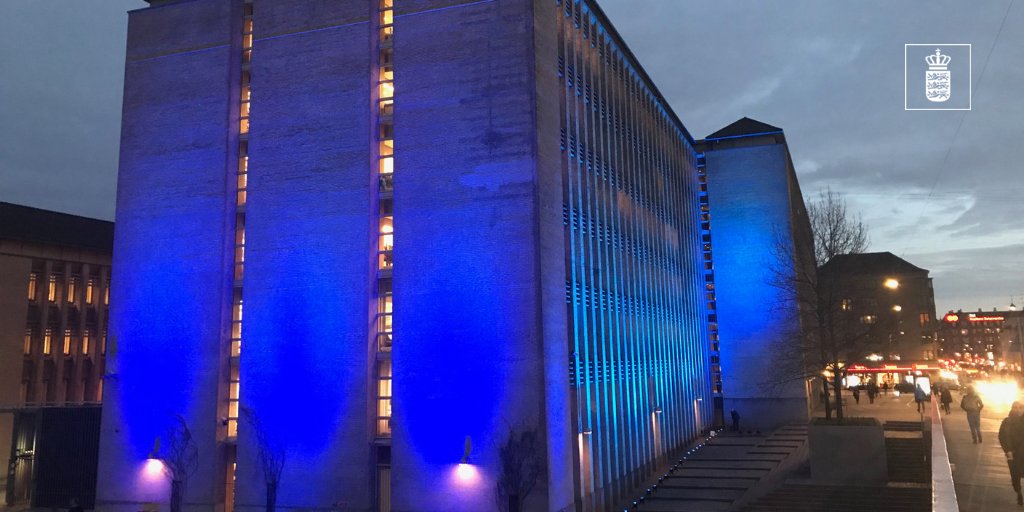 Today the @DanishMFA lights up in blue to celebrate #HumanRightsDay and the 70th anniversary of #UDHR70 #Blue4HumanRights.  In 3 weeks 🇩🇰 will become a member of the #HRC. We are committed to the #UDHR and will #StandUp4HumanRights