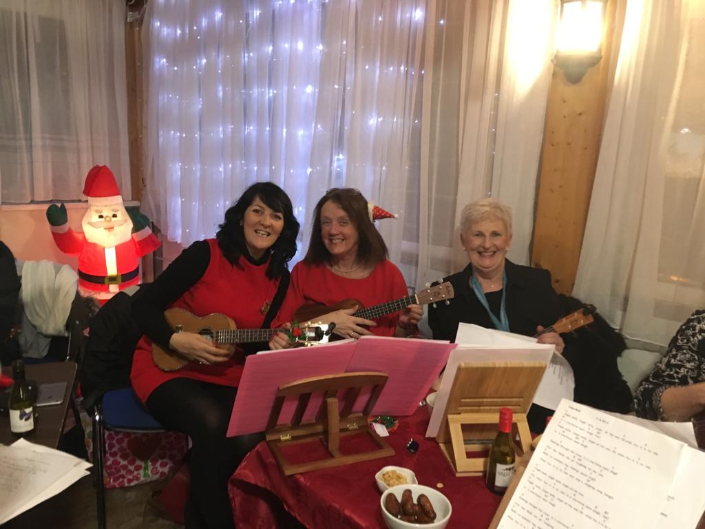 limgal's tweet photo. What a night ! Thanks SO much to Marion and Yvonne at #larkinsbar for hosting the 1st ever
#Neighborhooduke Christmas Party
Thanks #RubyUkes for organizing and to all the ukulele groups / players that turned up to celebrate/ sing /perform 🎶
#healthylimerick
#socialconnectivity https://t.co/l6C4cOtXkA