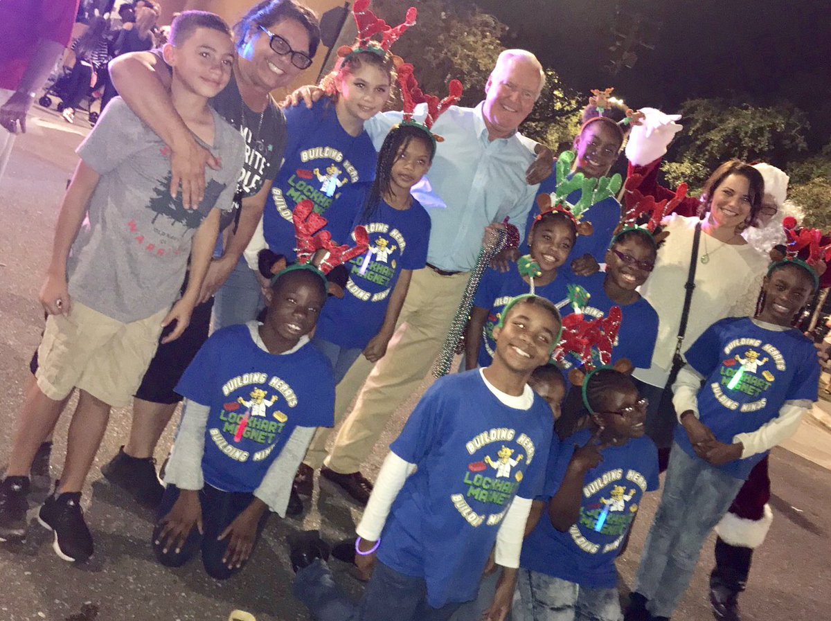LockhartMagnet's tweet photo. Thank you to the Mayor for stopping by to see our Cougars at the parade on Saturday! #BeLockhartSmart
#BuildingHeartsBuildingMinds
@BobBuckhorn
@LockhartMagnet @AchievementSch @SDHCMagnet @HillsboroughSch https://t.co/CXCktgZOWD