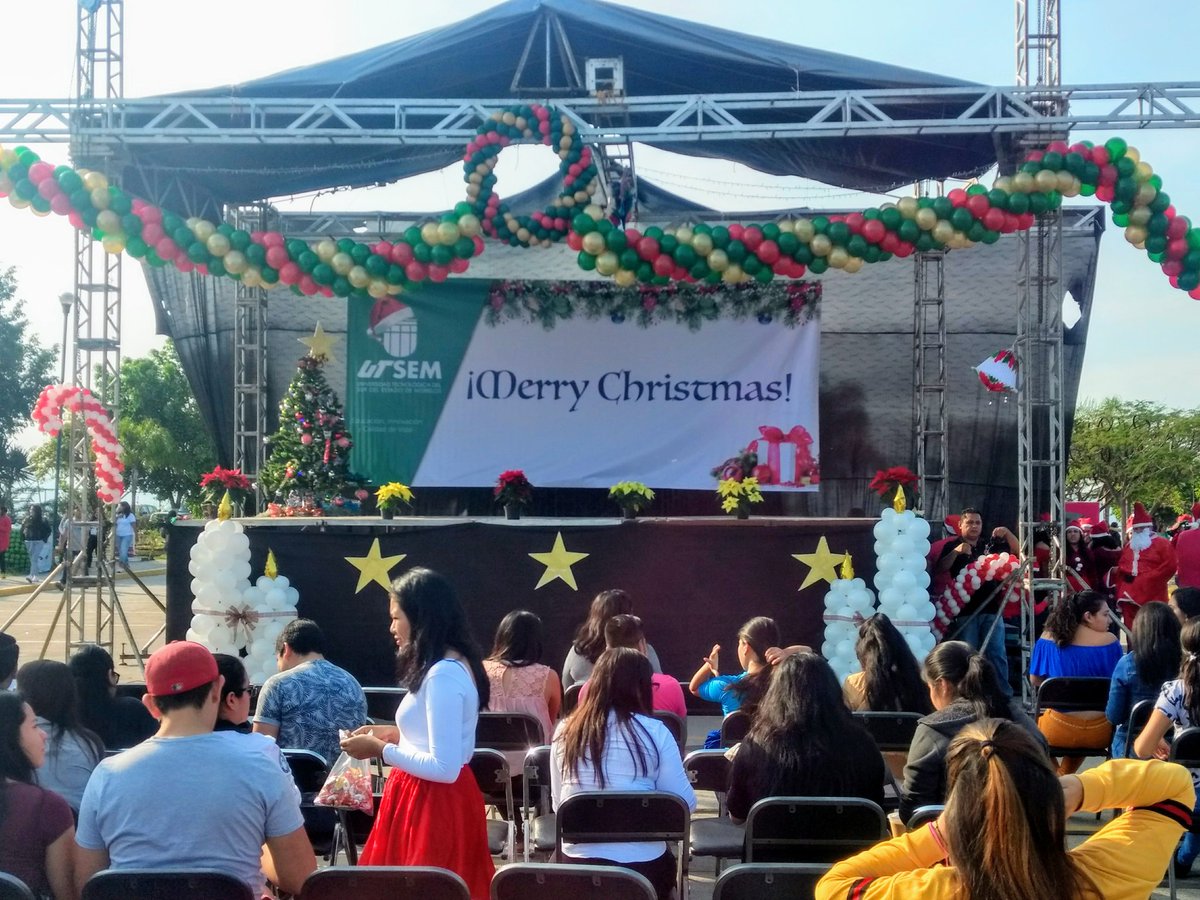 UTSEMor's tweet photo. En unos minutos más iniciaremos con las actividades tradicionales del "Christmas Fest 2018" de la @UTSEMor. Contaremos con actuaciones y números musicales en inglés y francés. #OrgulloUTSEM #OrgulloBúhosVerdes @CoorUTyP https://t.co/7flML0T955