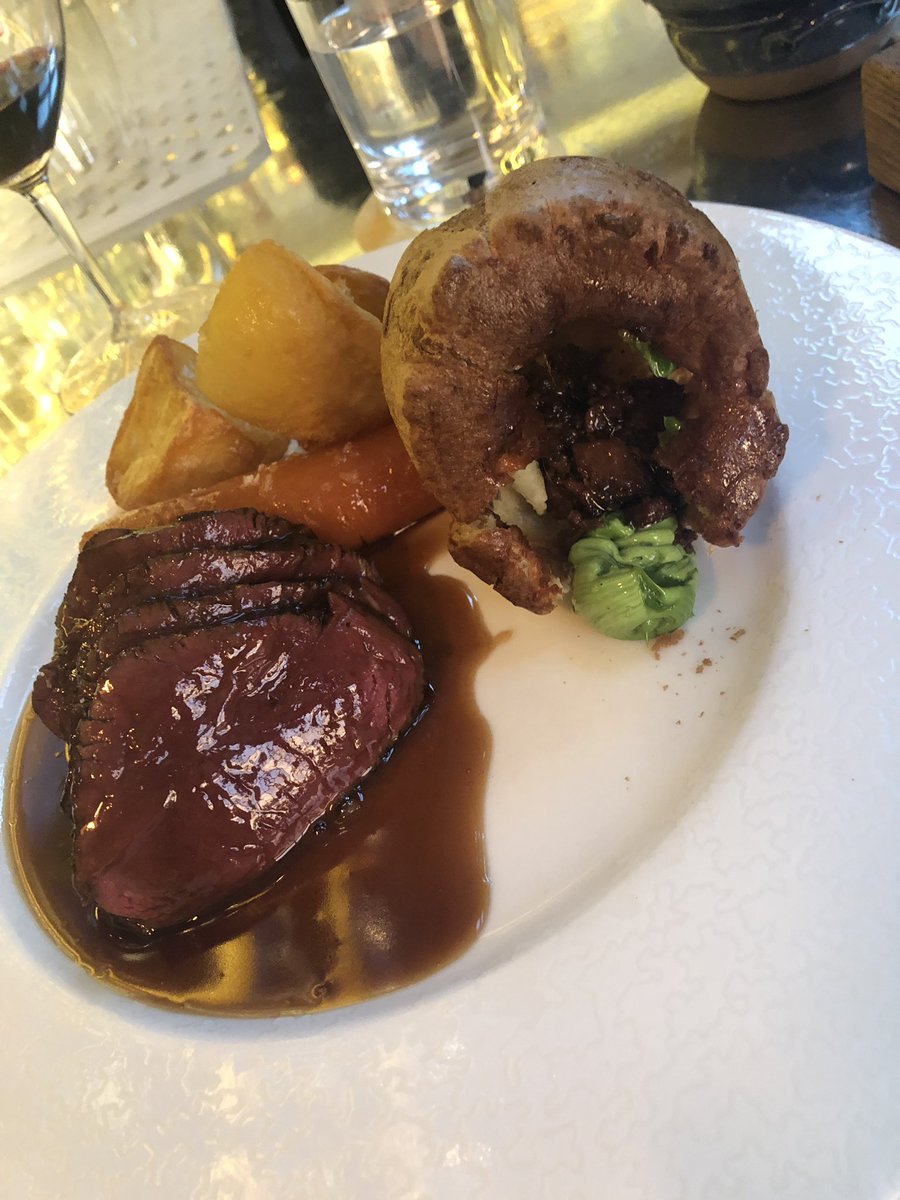 otterqueenxx's tweet image. What an experience @HandFMarlow food outstanding, room perfect &amp;amp; some lovely added extras along the way 😊 The ultimate 40th birthday for @jameswalmsley23 actually meeting the main man himself @ChefTomKerridge what’s the chances! Well worth the 4hr + drive 🙌🏼