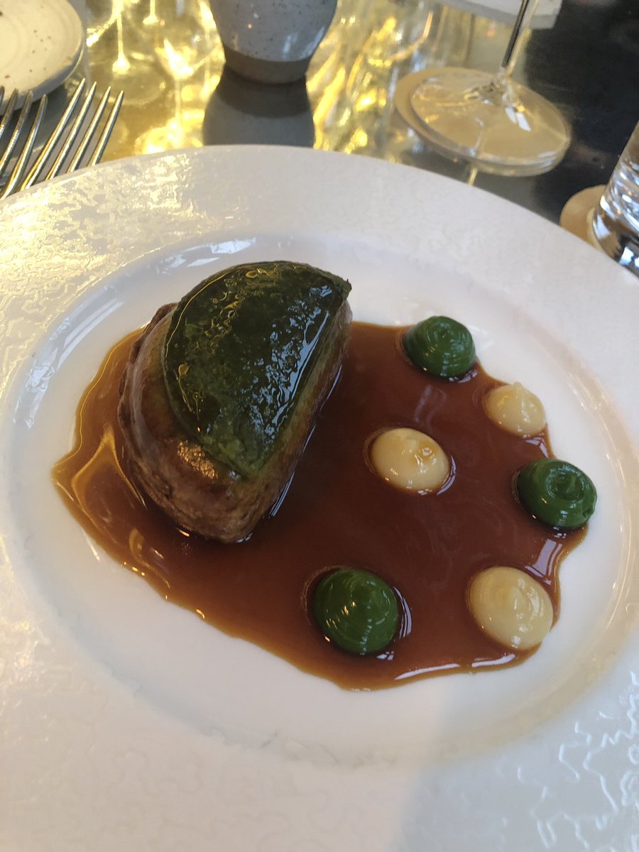 otterqueenxx's tweet image. What an experience @HandFMarlow food outstanding, room perfect &amp;amp; some lovely added extras along the way 😊 The ultimate 40th birthday for @jameswalmsley23 actually meeting the main man himself @ChefTomKerridge what’s the chances! Well worth the 4hr + drive 🙌🏼