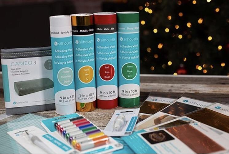 CrafterCuts's tweet photo. Why pay $$$ for personalized Christmas gifts when you could make them yourself?  
🌲'Tis the season for holiday crafting!!  🎁📸: @silhouette.inc

#CrafterCuts #jax #SmallBusiness #LocalBusiness #SilhouetteCameo #HolidaySeason #DIY #ChristmasCrafting #igersjax #igersjaxbeach https://t.co/UFhcLi3Qrm