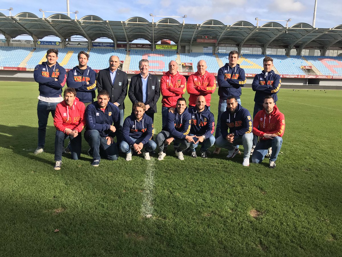usap_officiel's tweet photo. Le Président @F_Riviere a le plaisir d’annoncer la prolongation des joueurs et du staff de l’USAP pour les prochaines saisons ! #usap #usapemotion #usapgeneration @KarlChateau @labouteley @JB_Pujol @BothaBerend @TomEcochard @JulienFarnoux @mat_aceb https://t.co/2R8LvyYmXN https://t.co/OvpchP71Jg