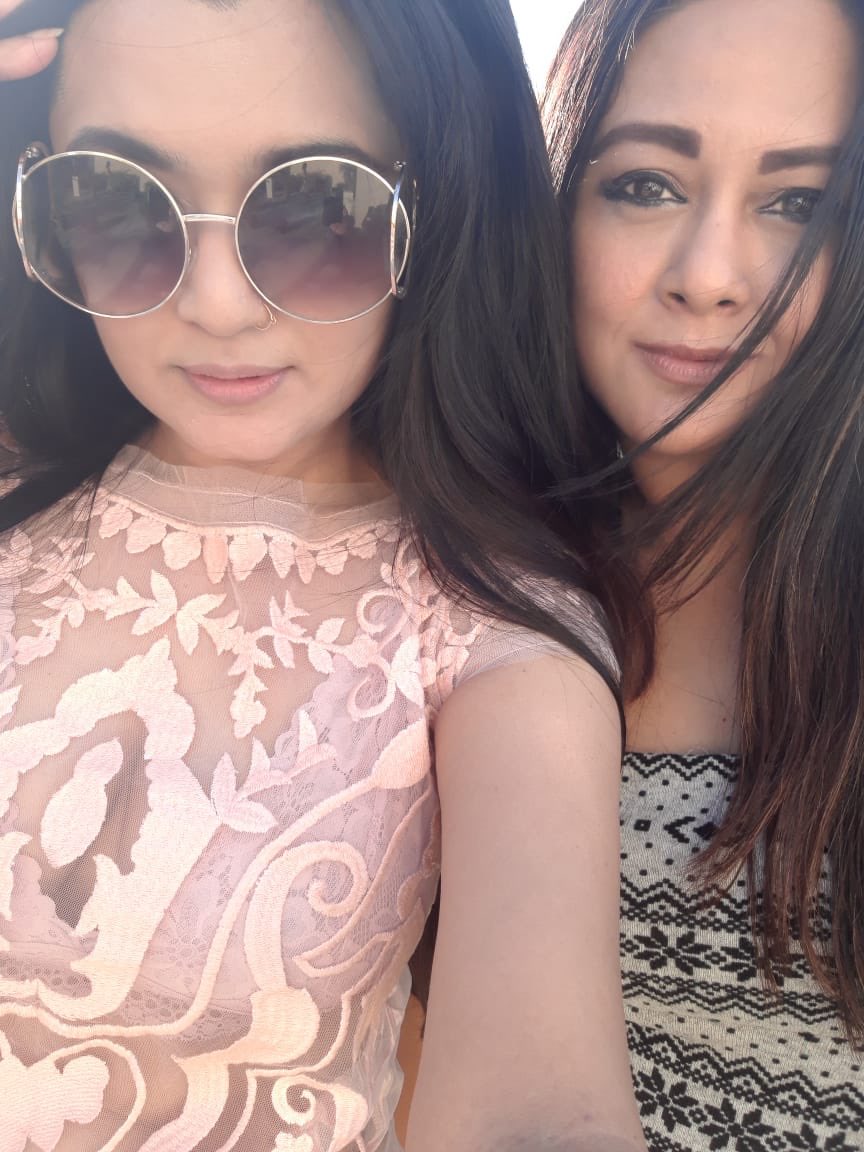 PBarbarooah's tweet photo. So we selfied it upπ #girlsbeinggirls #wintermagic #sunandthebreeze #weatherissweet #covershot #assam #northeast https://t.co/wfVen3oKRo