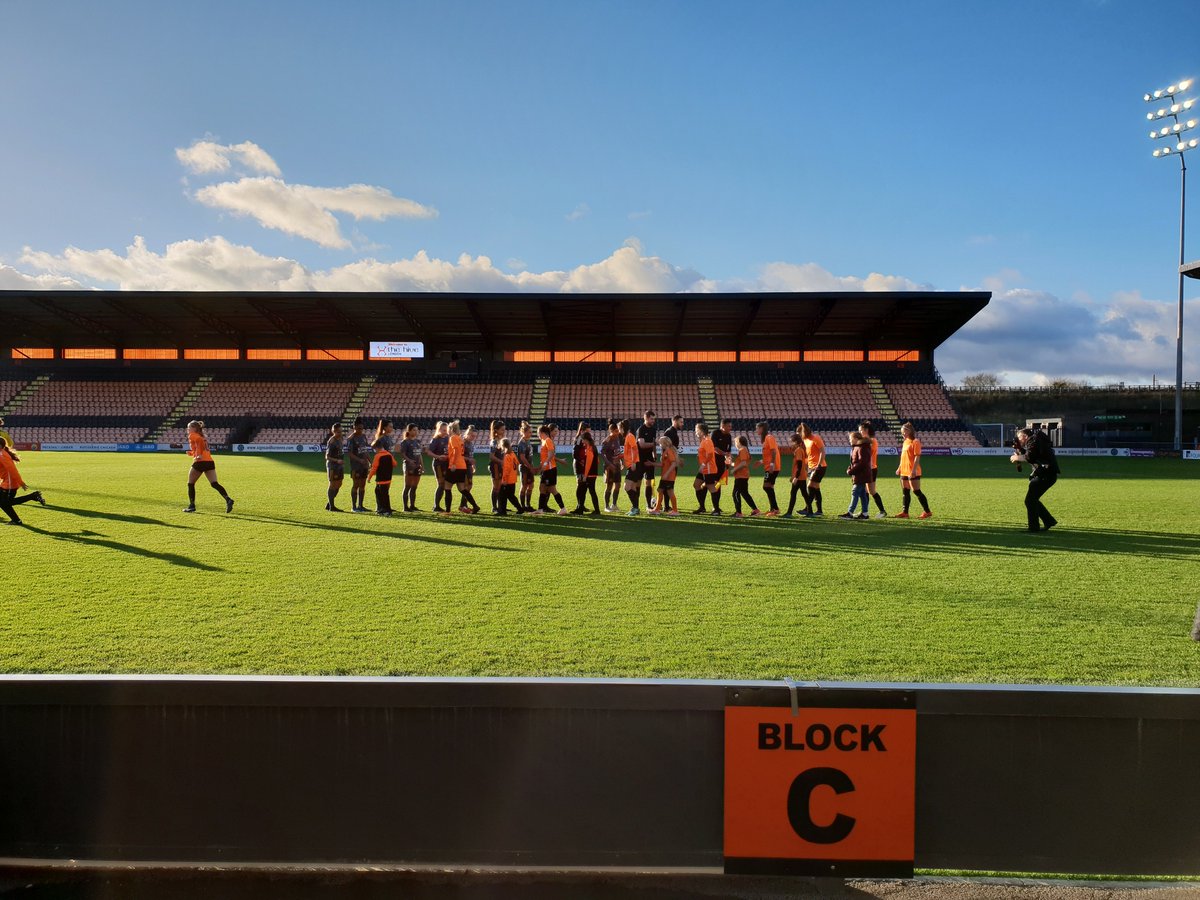 イングランド ドイツ サッカー留学 Sur Twitter 女子イングランド2部リーグ Londonbees対 Lcwfc Officialを視察 両チームとも まず全選手が身体を張って戦うことができることを前提に そのなかで個々の持ち味やチーム戦術をつけ足しながら プレーしていました