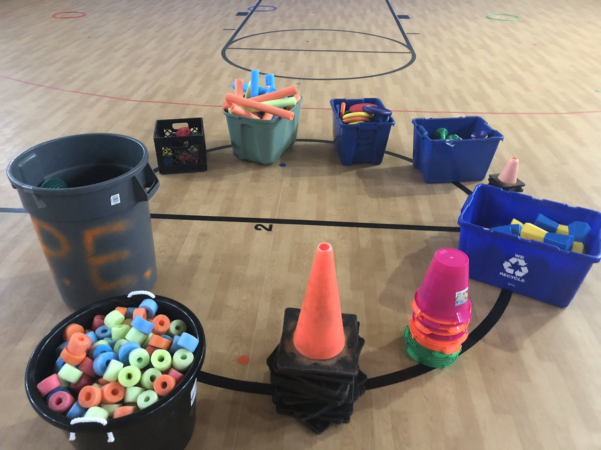 SHEHuskyPE's tweet photo. Mashing up a few ideas I’ve seen from @pe2themax and @OPENPhysEd and others on Twitter. For every exercise completed a piece of equipment is earned for the group. At the end of class use the equipment to build your abstract Christmas Tree🎄 https://t.co/y8G4PDom9U