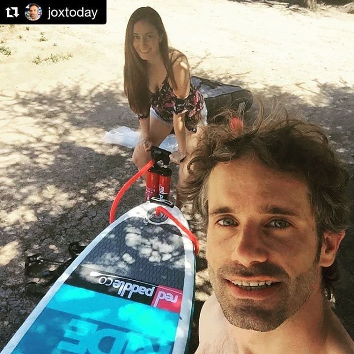 ANEexperience's tweet photo. De paseo con los @redpaddleco_chile. 
😍
#Repost @joxtoday (@get_repost)
・・・
You got to pump it up! El Jox todo un caballero... con @magda_yoga #standuppaddle #paddlesurf #sup #lagunacaren #sunday #deporteesvida https://t.co/LfjgOkaONi