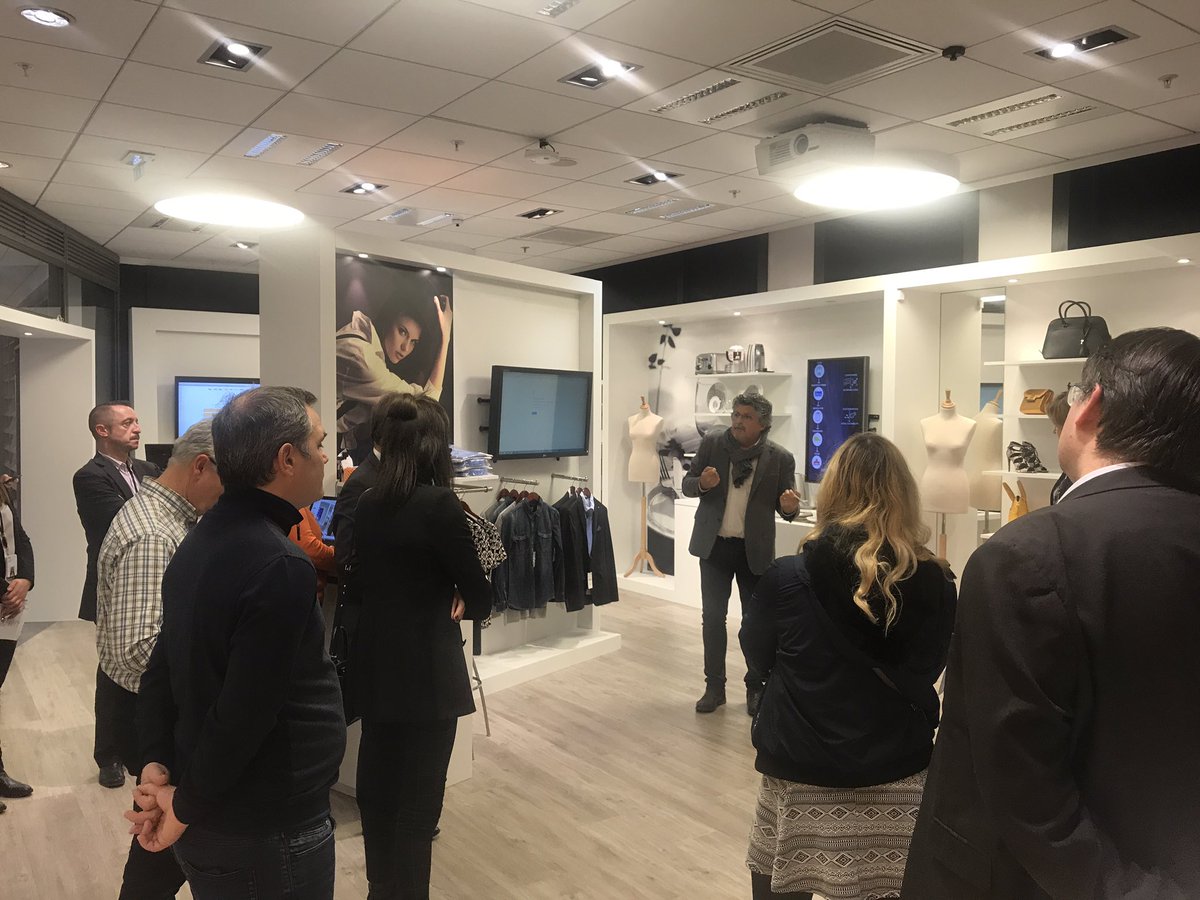 gmarchand78's tweet image. .@SG_InsideIT découvre l’expertise d’#IBM autour de l’innovation, l’IA et parcours client au centre de solutions métiers et industries #GISC à l’IBM Client Center Paris @IBM_France