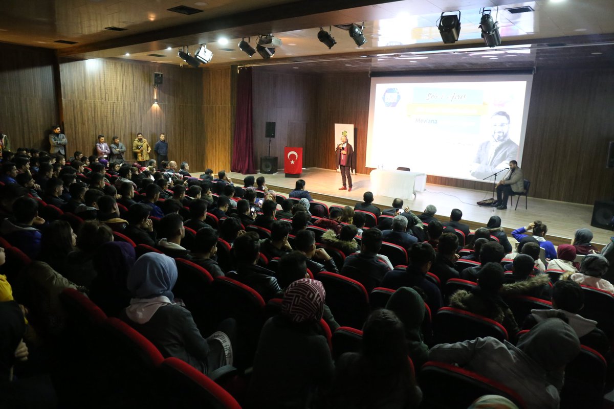 gurpinarbel's tweet photo. Daha sonra Gürpınar Kültür Merkezi'nde düzenlenen program, Araştırmacı-Yazar Sinan Yağmur'un şiirler okuması, Şems-i Tebrizi ve Mevlana'nın hayatından kesitler anlatmasıyla devam etti. https://t.co/FtFP0kouWk