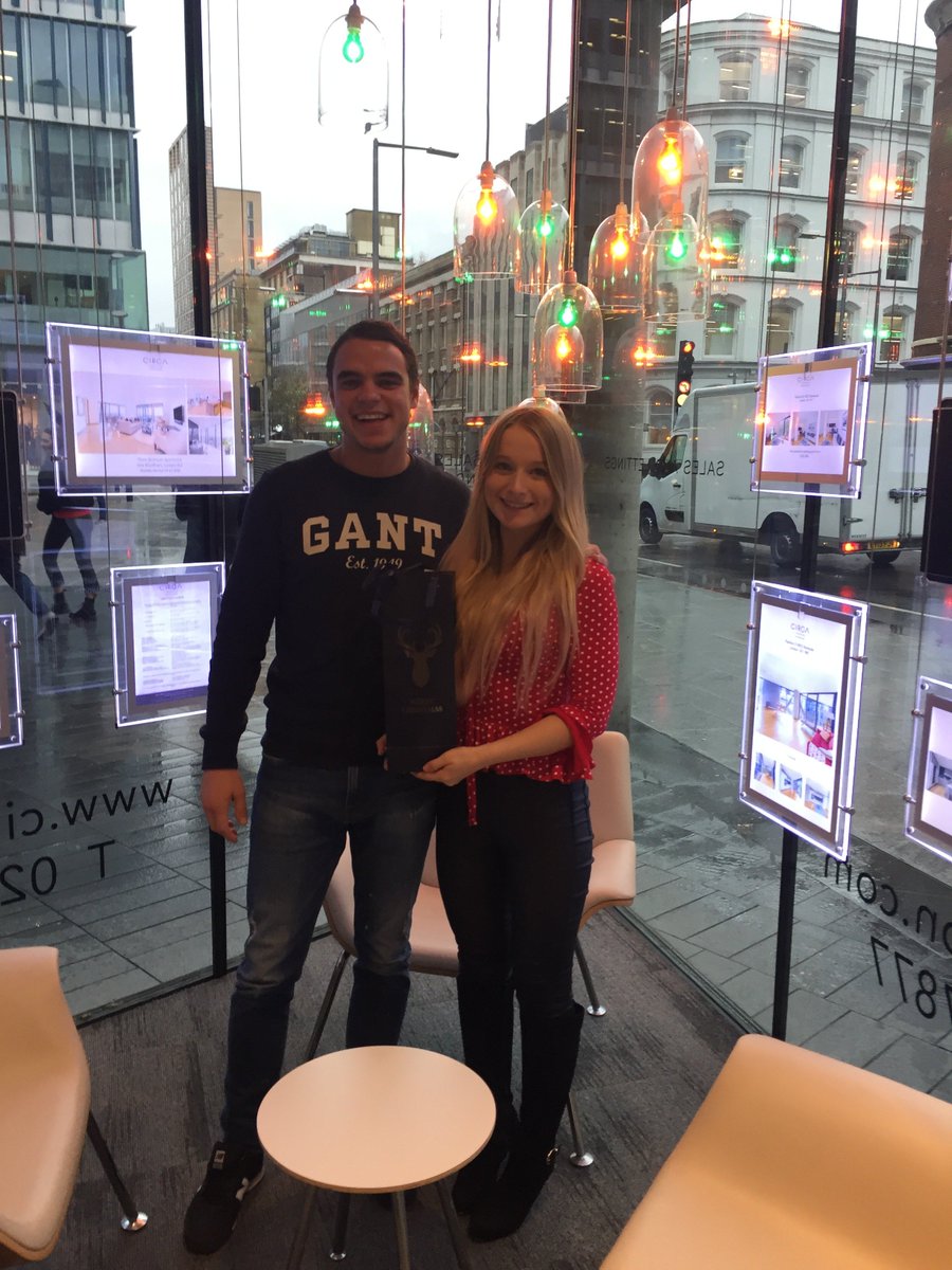 veco_software's tweet photo. Amy popped into @CircaLDN to present them with their #EurolinkAdvent prize 🎅🎄📽️ Keep watching our advent videos for more prizes, offers and festive fun! https://t.co/OJitimvVgS