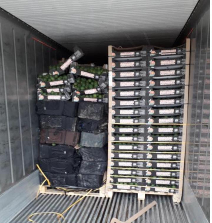 General Jorge Nieto (@generalnietor) on Twitter photo Un trabajo articulado entre <a href="/PoliciaColombia/">Policía de Colombia</a> y autoridades holandesas permitió la captura en ese país de 8 personas, que habrían recibido un contenedor, procedente de Colombia, con 1.188 kilos de clorhidrato de cocaína ocultos en aguacates. #TodosContraElNarcotráfico Un trabajo articulado entre <a href="/PoliciaColombia/">Policía de Colombia</a> y autoridades holandesas permitió la captura en ese país de 8 personas, que habrían recibido un contenedor, procedente de Colombia, con 1.188 kilos de clorhidrato de cocaína ocultos en aguacates. #TodosContraElNarcotráfico