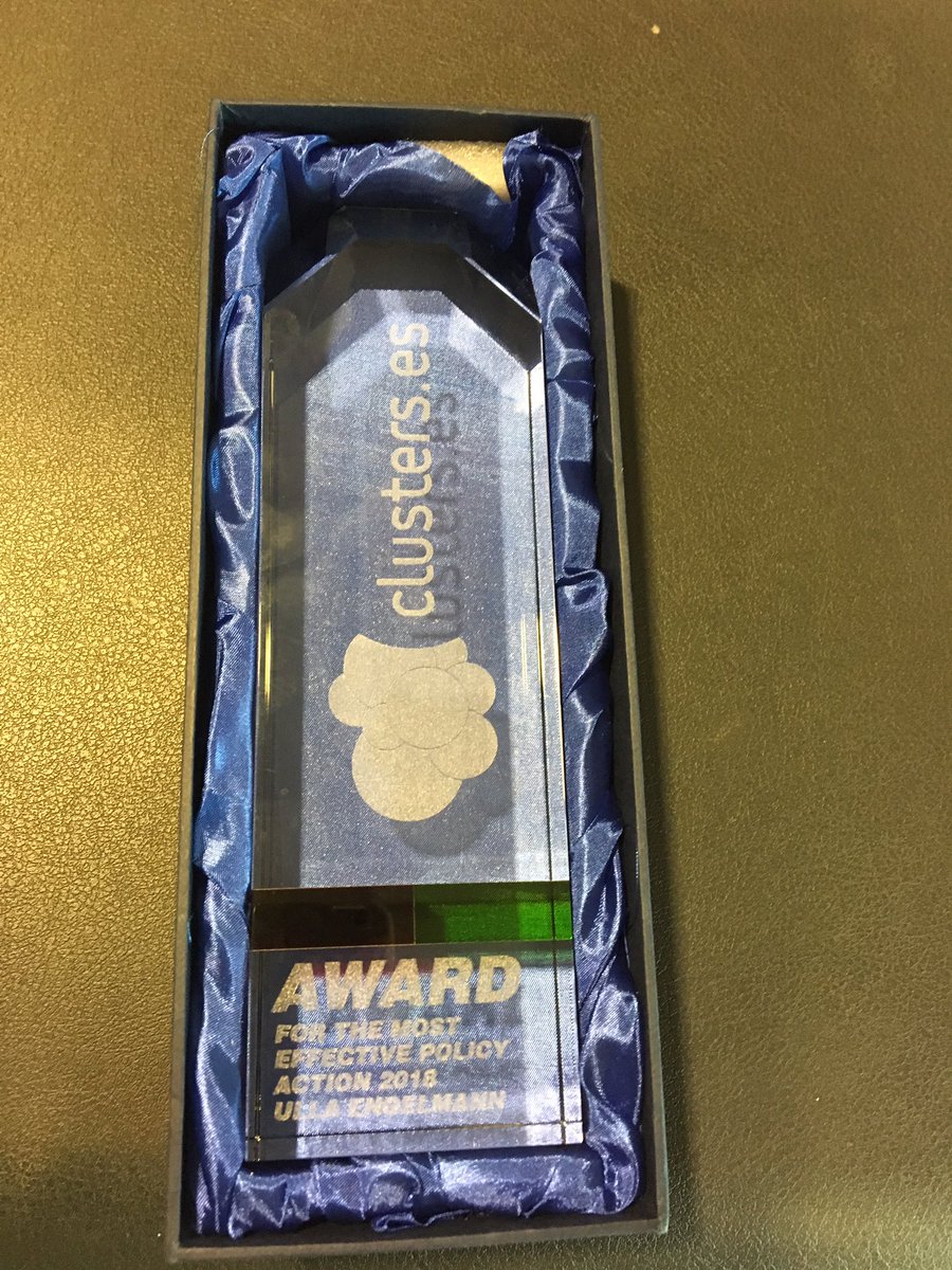 ulla234's tweet photo. Today at #Spanish #Cluster conference #Clusters2018 I received an award for most effective policy action 2018 for our work on EU #clusters thanks @ClustersES @EU_Growth feeling 😊@Clusters_EU @schierenbeck_c @Cguichard7 @Aurelie_Lechien @sobczak_anna @EvaRevillaP https://t.co/kfUw1aSEkO