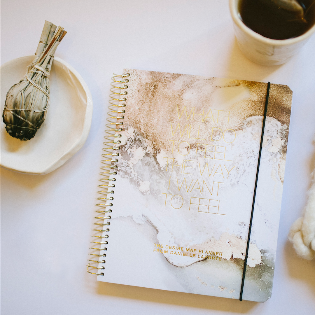 DanielleLaPorte's tweet photo. Hey, hey. Planner promos all week! This one gets my 💖aflutter: the NEW Undated Planner in luxe white + gold is 50% off today. (Swoon.) Get yours 👉https://t.co/0QP5CR4jzC #desiremap #2019 #coredesires #goals https://t.co/JwsUoyE76V