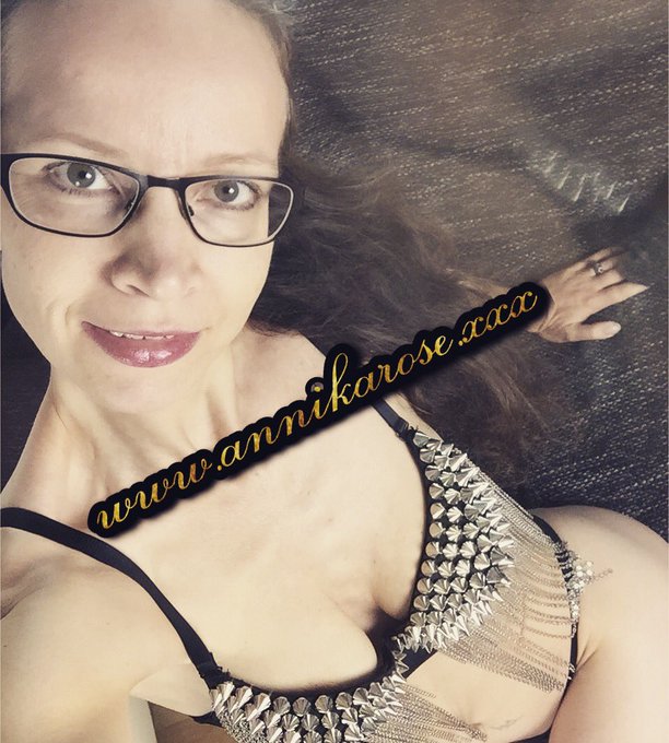 Ich w&uuml;nsch dir einen sch&ouml;nen #Wochenstart! Ich dreh nen #Clip! Bussi https://t.co/SMyETdBmI2<a href="/tag/wochenstart"class="tags">#Wochenstart</a><a href="/tag/clip"class="tags"><span>#clip</span></a>