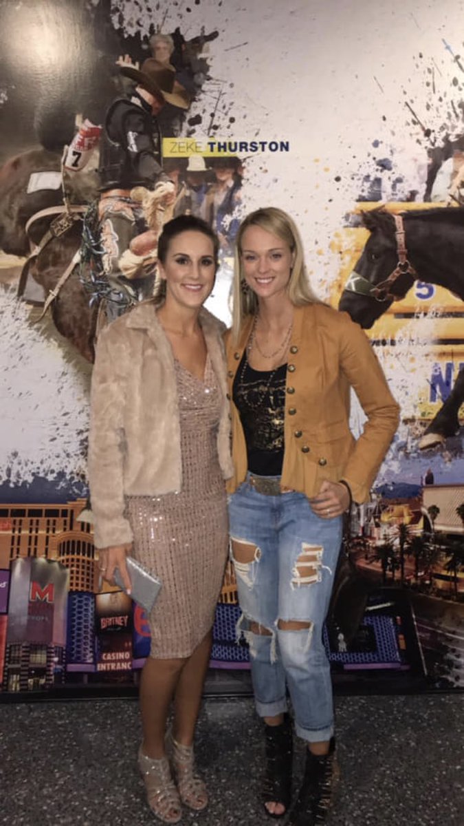 rodeolifeprobs's tweet photo. Amazing jockeys ✅
NFR Qualifiers ✅
Hauling partners ✅
Supporting their men ✅
Looking amazing and classy ✅
= Best friend goals 😍 https://t.co/LwPg0jbAJM