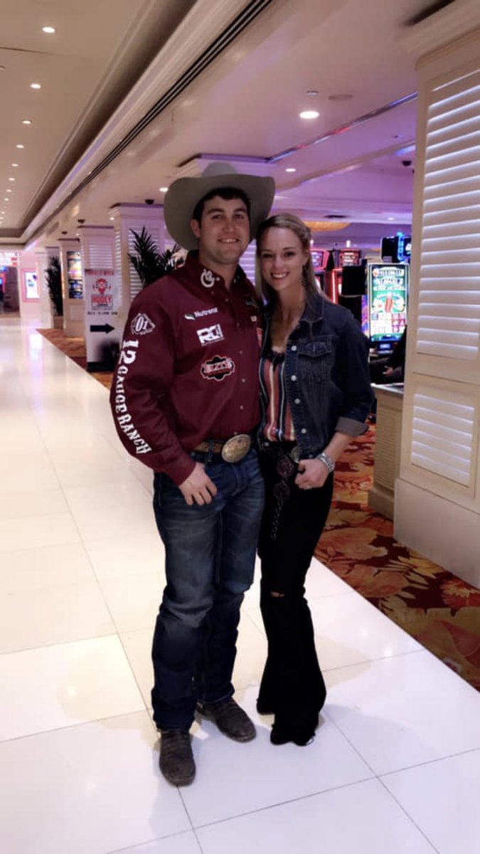 rodeolifeprobs's tweet photo. Amazing jockeys ✅
NFR Qualifiers ✅
Hauling partners ✅
Supporting their men ✅
Looking amazing and classy ✅
= Best friend goals 😍 https://t.co/LwPg0jbAJM